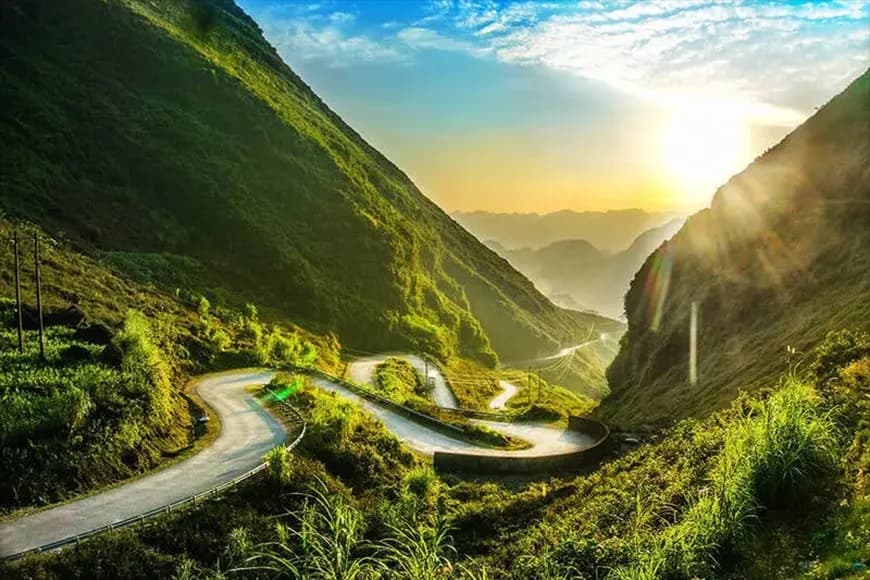The famous Tham Ma pass switchbacks